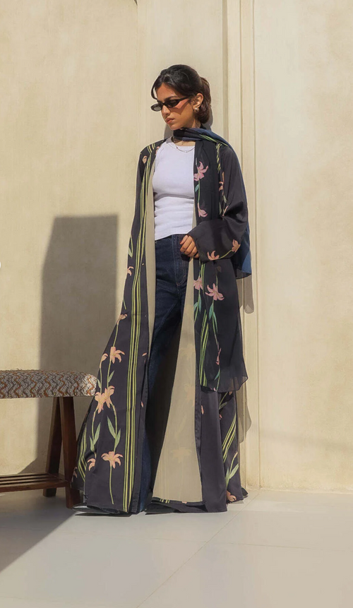 AYA عباية سوداء