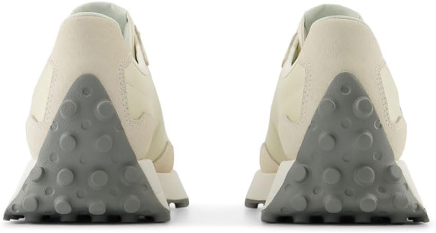 New Balance womens 327 Sneaker / حذاء رياضي 327 للنساء من نيو بالانس