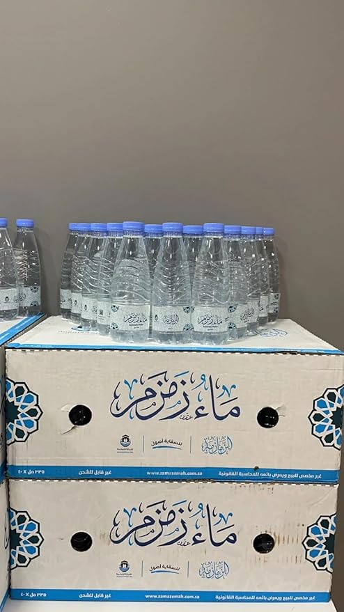 مياه زمزم المباركة في عبوة مكونة من 3 زجاجات كل منها تحتوي على 335 مل ماء زمزم. مثالية للمناسبات الروحانية والاستخدام اليومي بقيمتها الروحية الفريدة