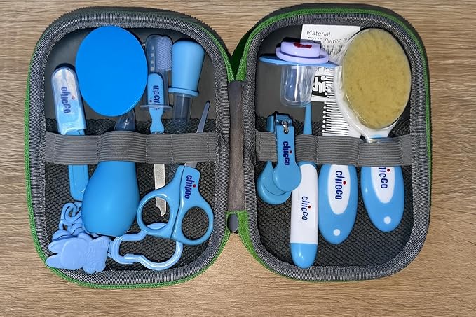 مجموعة العناية بالطفل،مجموعة العناية اليومية الأساسية للأطفال مكونة من 13 قطع مع شنطة تخزين، مجموعة أدوات الأظافر للأطفال حديثي الولادة والعناية الصحية والعناية الشخصية- من Fantastic-Kids-Toys (Green)