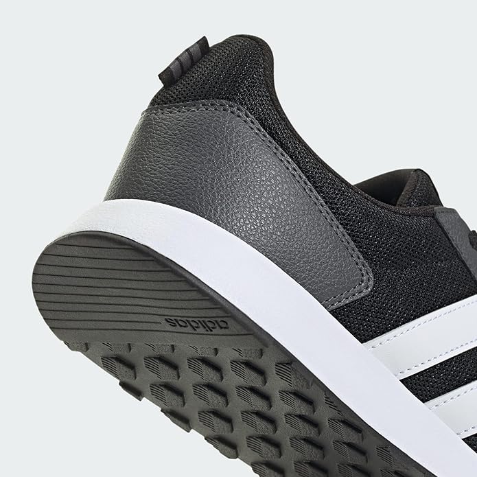 adidas unisex-adult RUN50S Sneaker / حذاء رياضي أديداس RUN50S للرجال والسيدات
